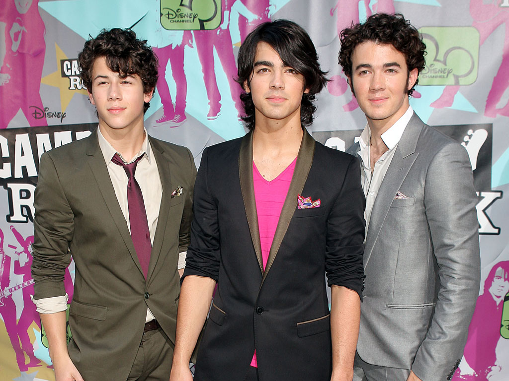 jonas brothers ages  2009